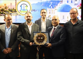 رئيس نقابة البترول يستقبل وفد نقابة الطاقة باليونان لبحث تعزيز التعاون العمالي المشترك